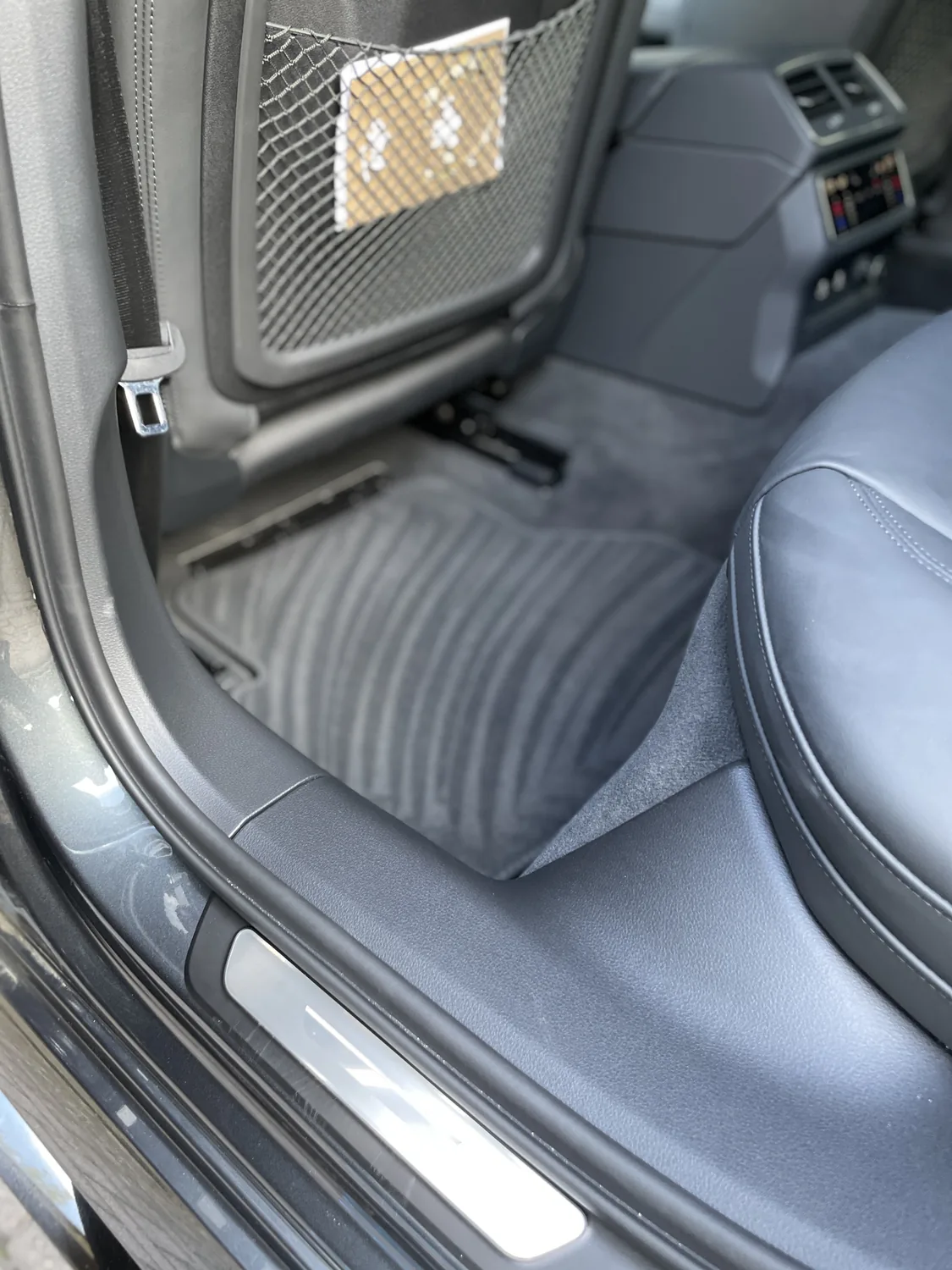 Derselbe Audi RS6 nach der Innenraumaufbereitung durch iCare Detailing