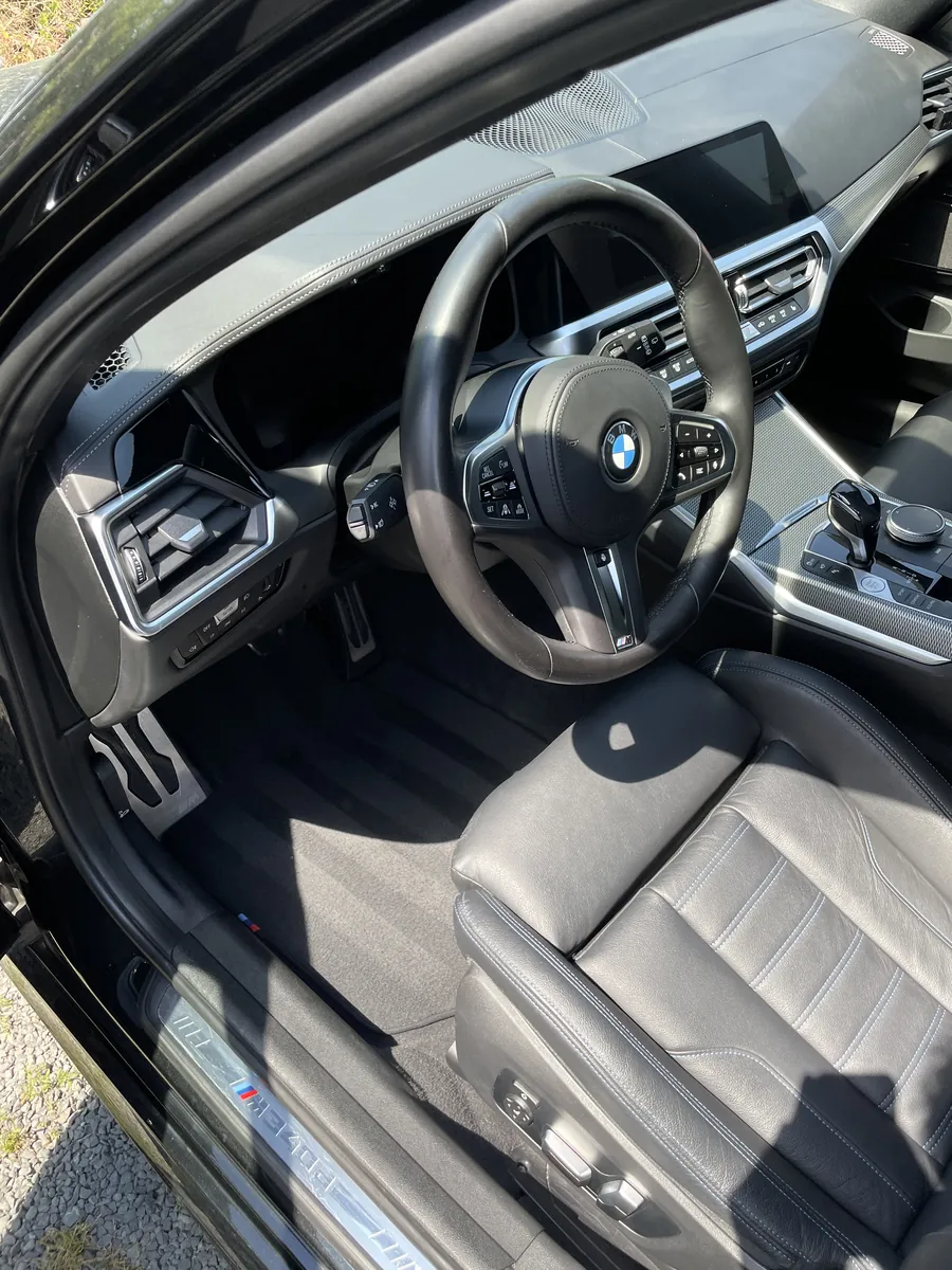 Aufbereiteter Innenraum eines BMW 5er mit Alcantara