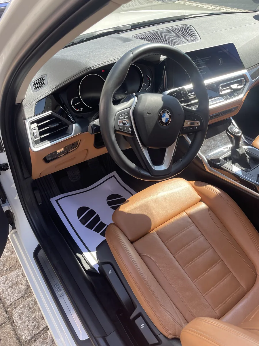 Aufbereiteter Innenraum eines BMW 320i mit Lederausstattung